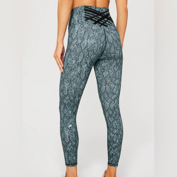 NWT,Fabletics,Boost PowerHold High-Waisted 7/8 Legging, Multi snakeskin/black,M - Picture 1 of 5